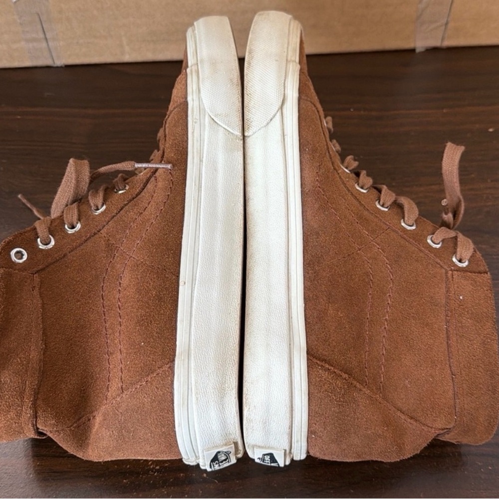 Vans Suede Brown High Top
Sk8 Mid Reissue Suede Sneakers
Men's 6 Women's 7.5 - Picture 9 of 9